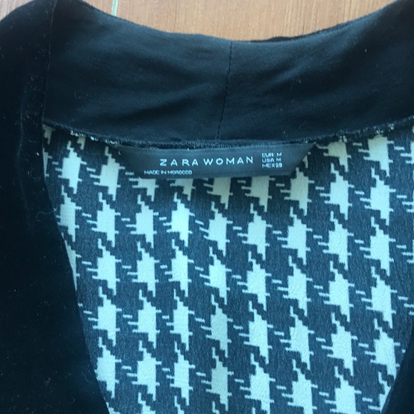 Zara top.  Black and white - Picture 2 of 4